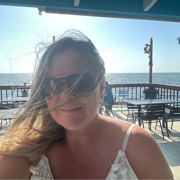 Meet your Posher, Lucy - Picture 2 of 2